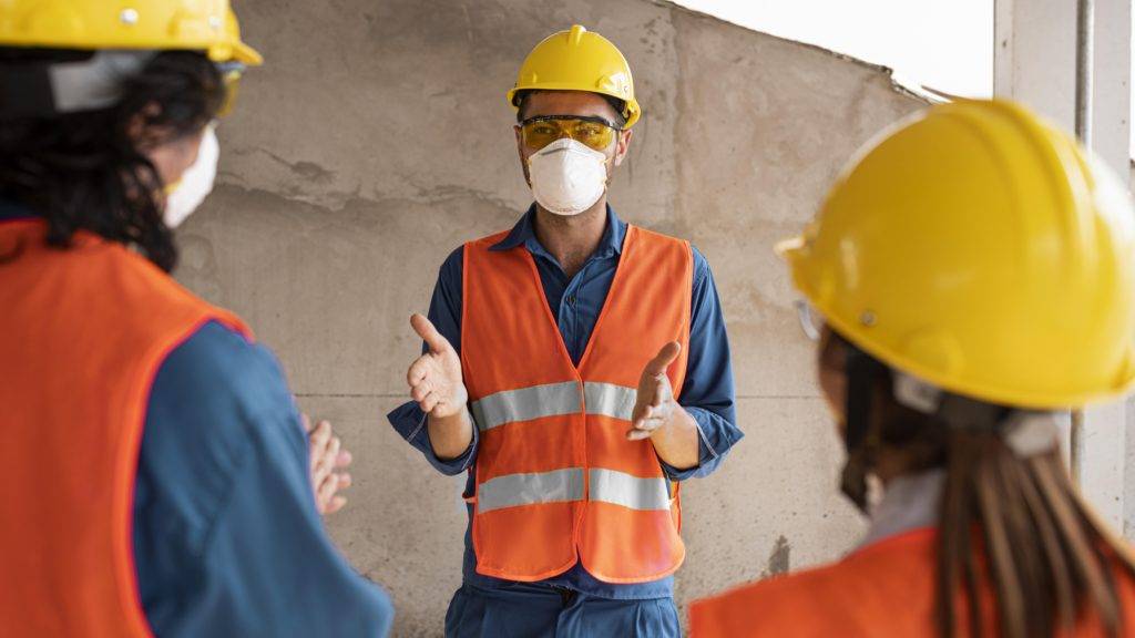 Trabajadores con equipo de protección personal